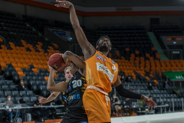 也是对球迷 也是对球迷