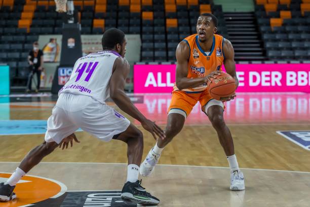 在评论比赛 在评论比赛